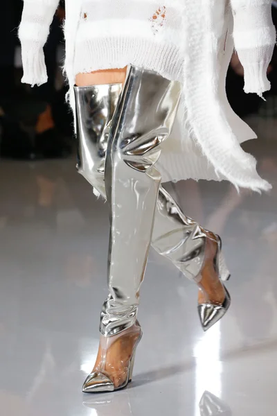 Look 11